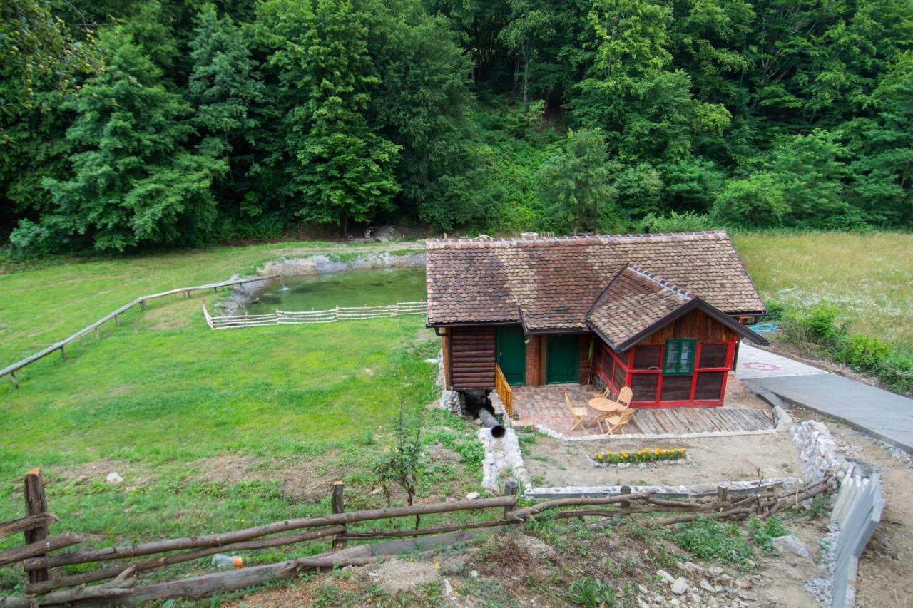 Vajat Tuk Villa Bajina Basta Buitenkant foto