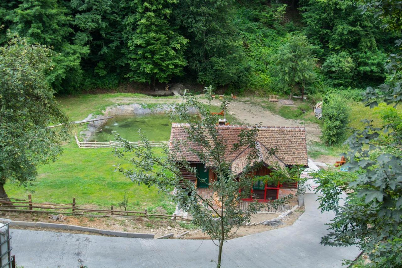 Vajat Tuk Villa Bajina Basta Buitenkant foto
